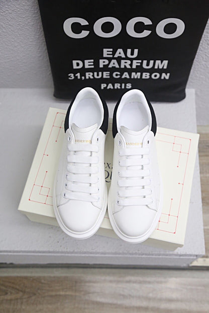 ALEXANDER MCQUEEN BASICHE BIANCHE E NERE CON SCRITTA ORO