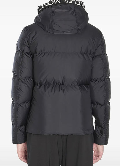 GIUBBINO MONCLER UOMO NERO SCRITTA SUL CAPPUCCIO