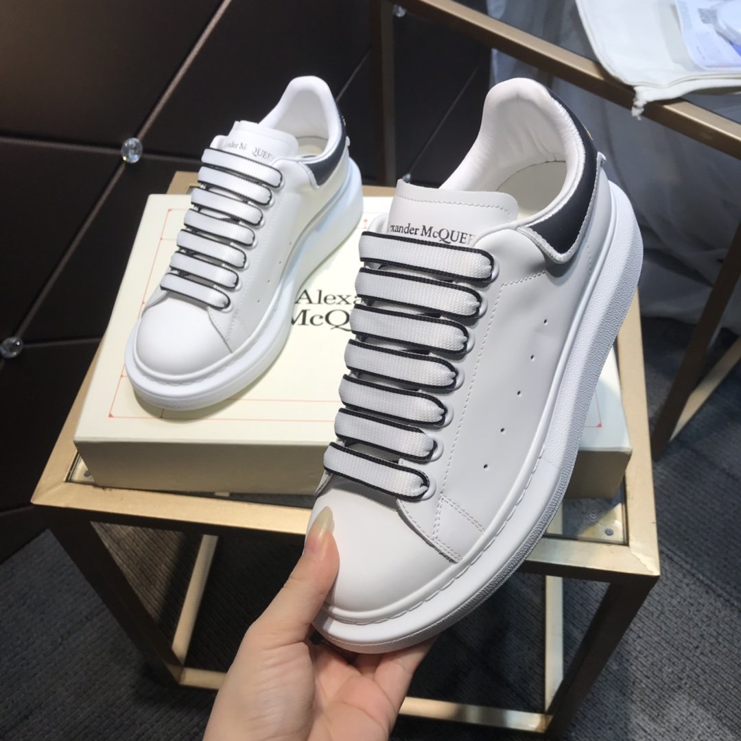 ALEXANDER MCQUEEN BIANCHE E NERE RETRO SCRITTA ORO