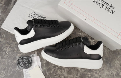 ALEXANDER MCQUEEN NERE CON RETRO E SUOLA BIANCA